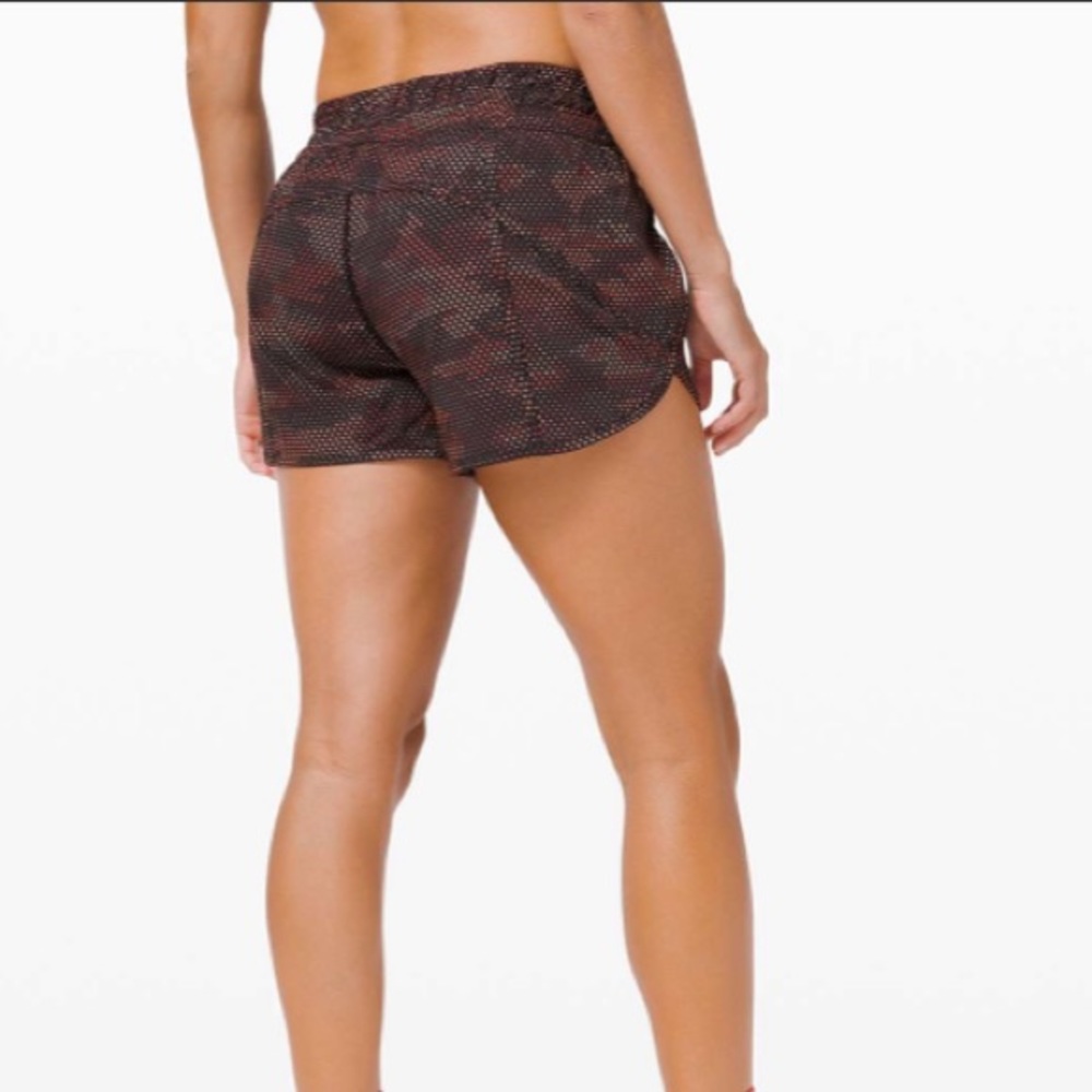 Lululemon Seawheeze 20 Reflective Shorts - Picture 8 of 8